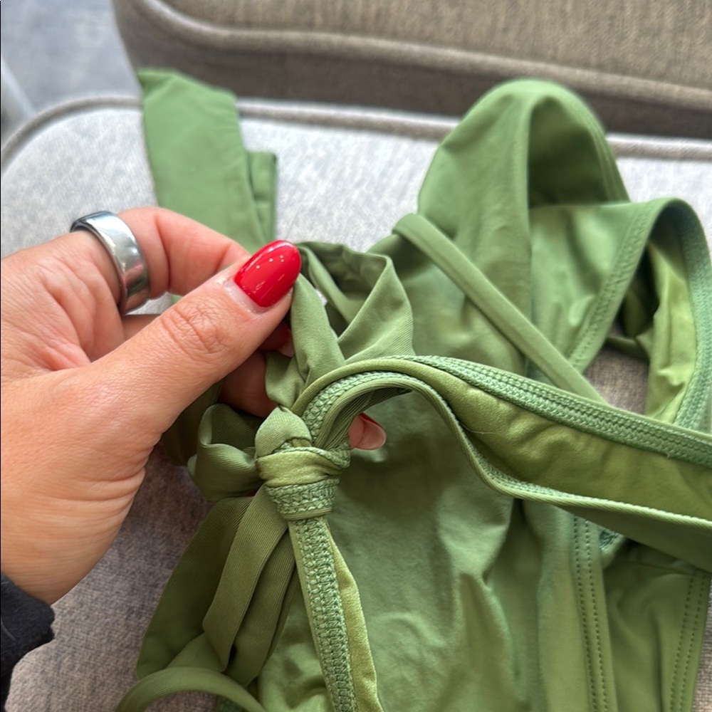 WeWoreWhat Halter Court Green Bikini Set Size M - Picture 6 of 6